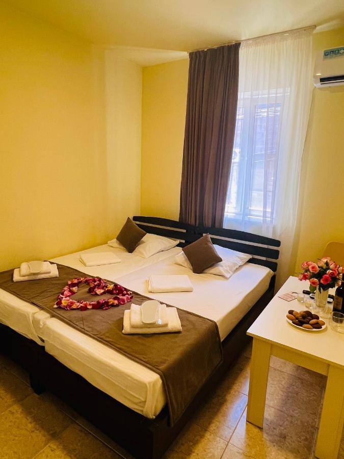 Marnar Hotel 耶烈万 外观 照片