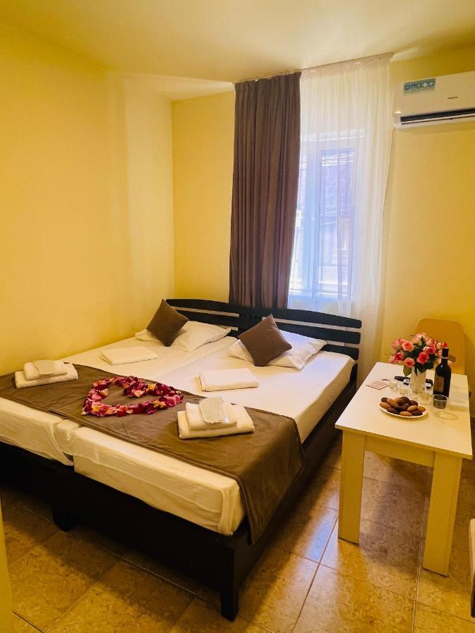 Marnar Hotel 耶烈万 外观 照片