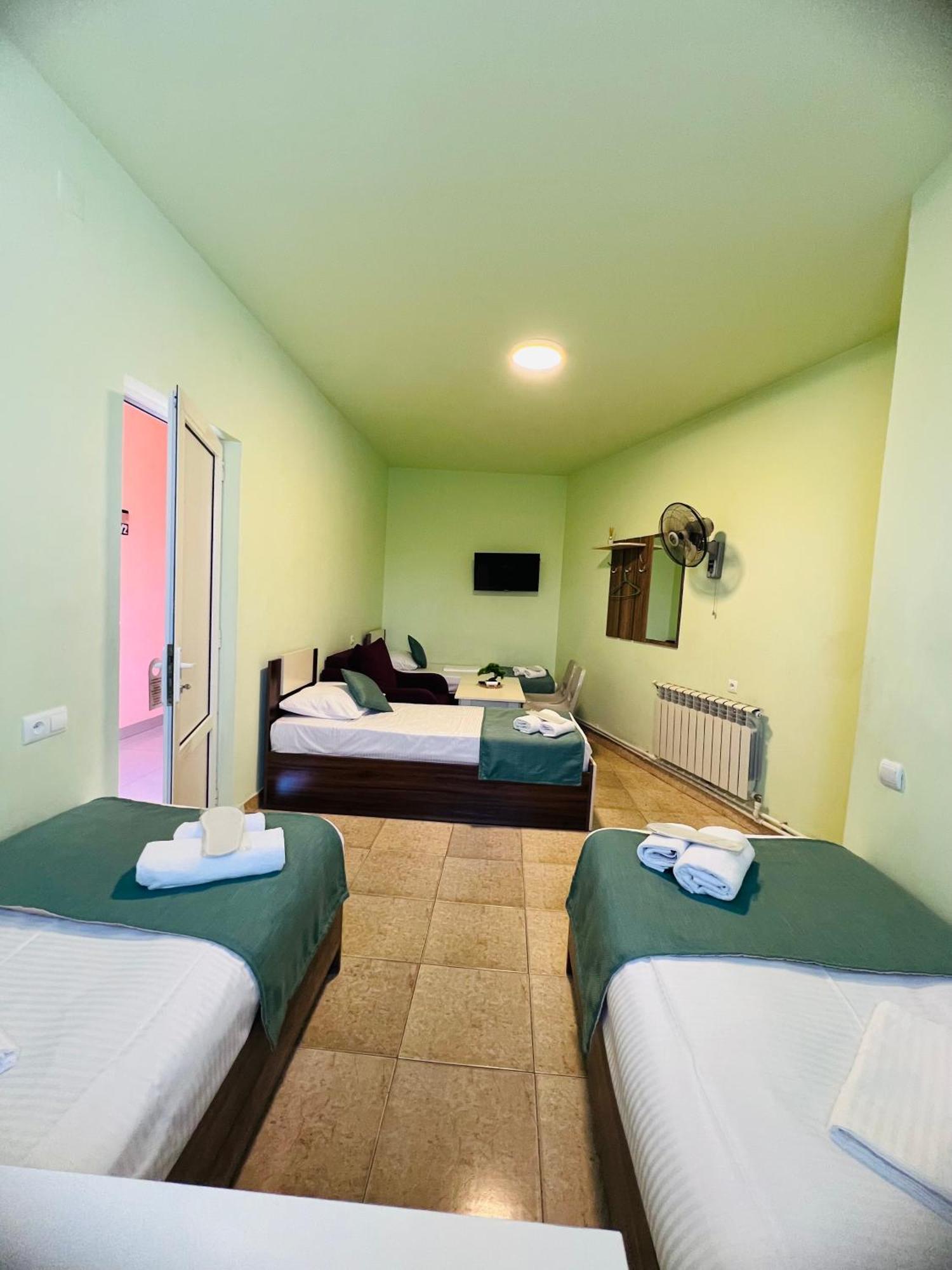 Marnar Hotel 耶烈万 外观 照片