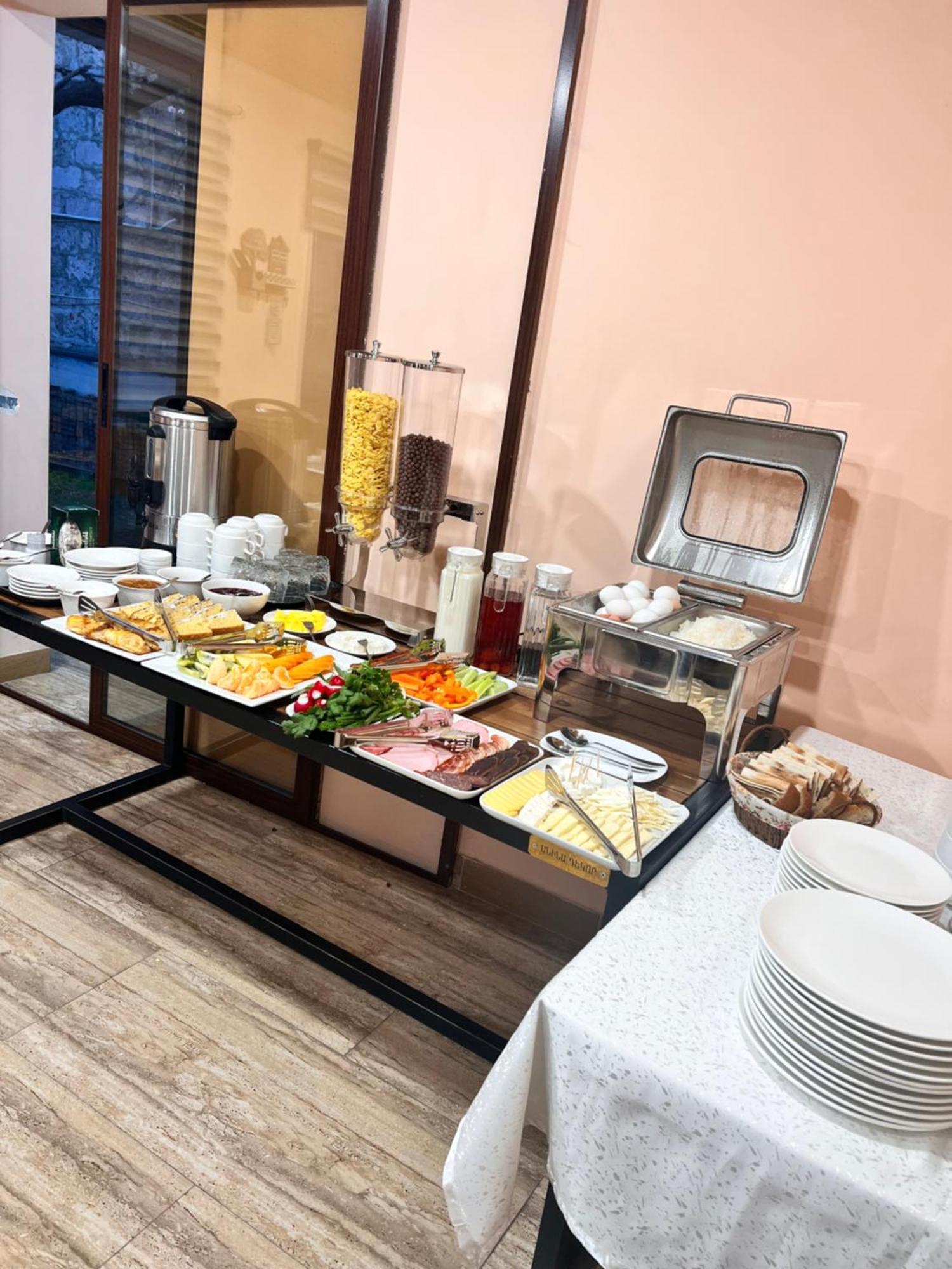 Marnar Hotel 耶烈万 外观 照片
