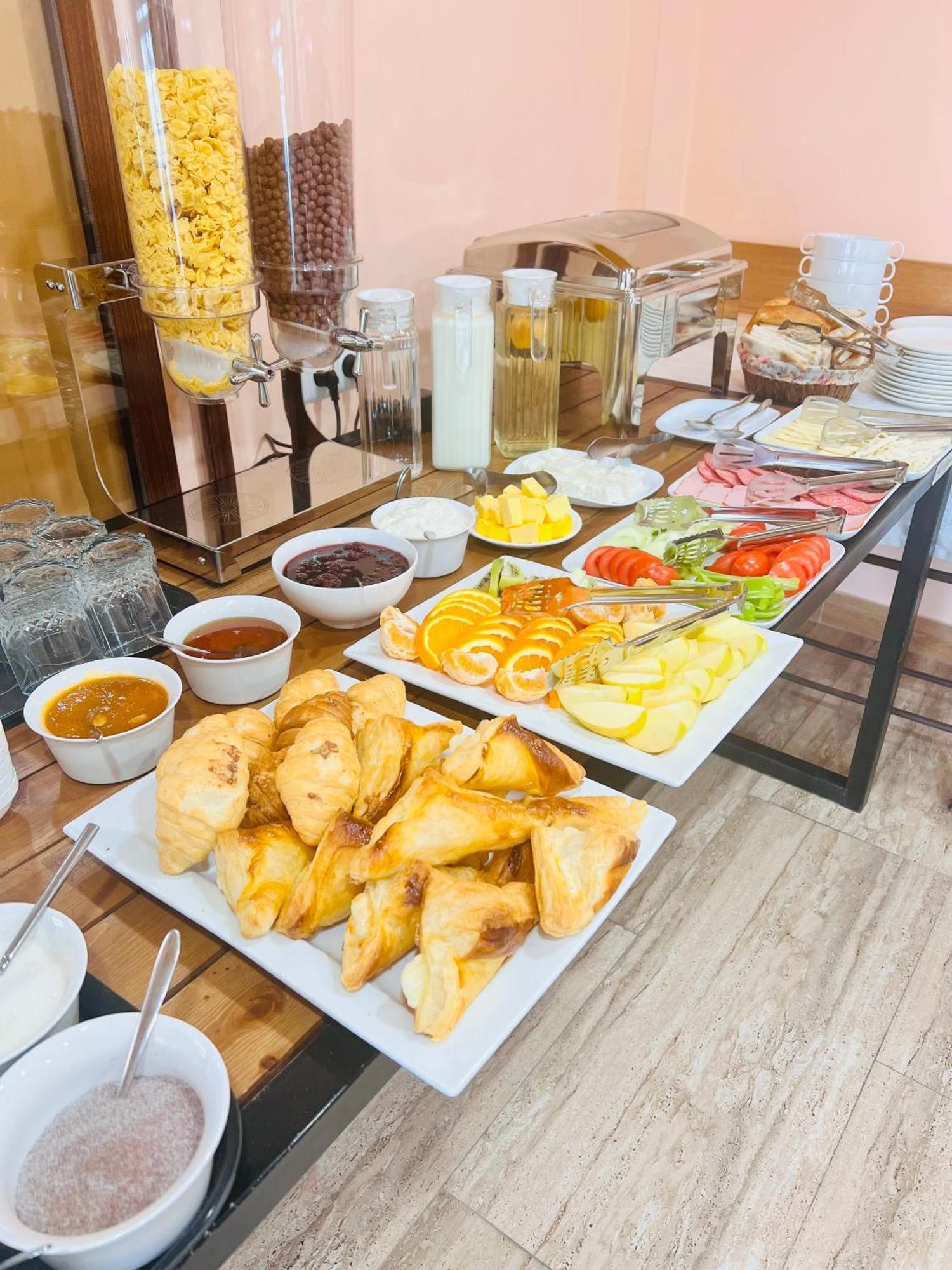 Marnar Hotel 耶烈万 外观 照片