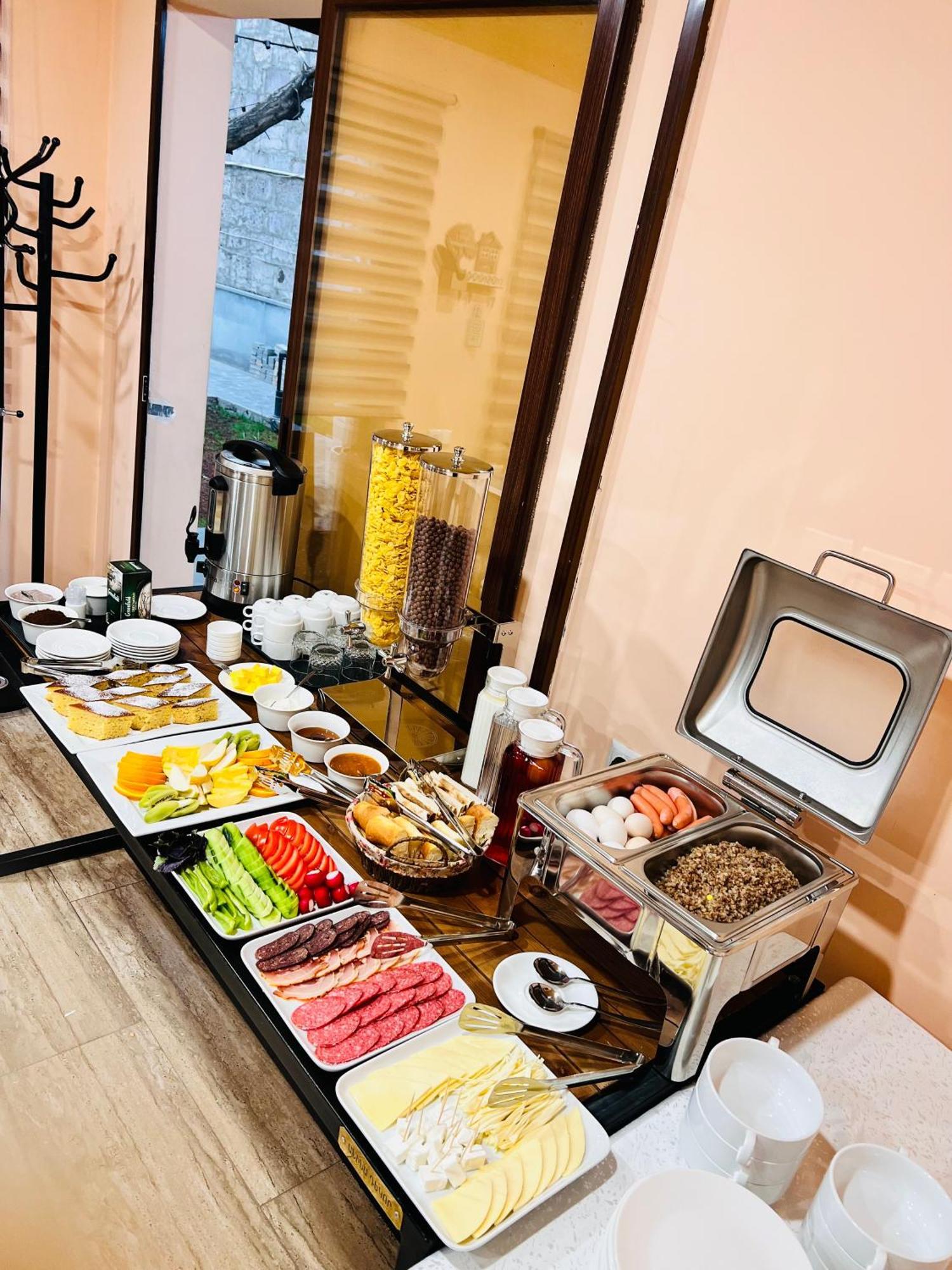 Marnar Hotel 耶烈万 外观 照片