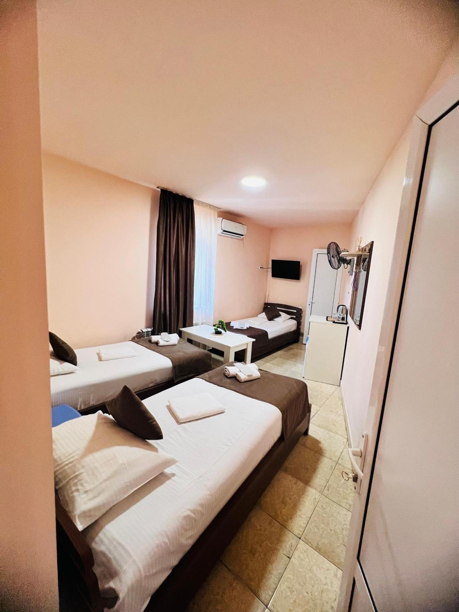 Marnar Hotel 耶烈万 外观 照片