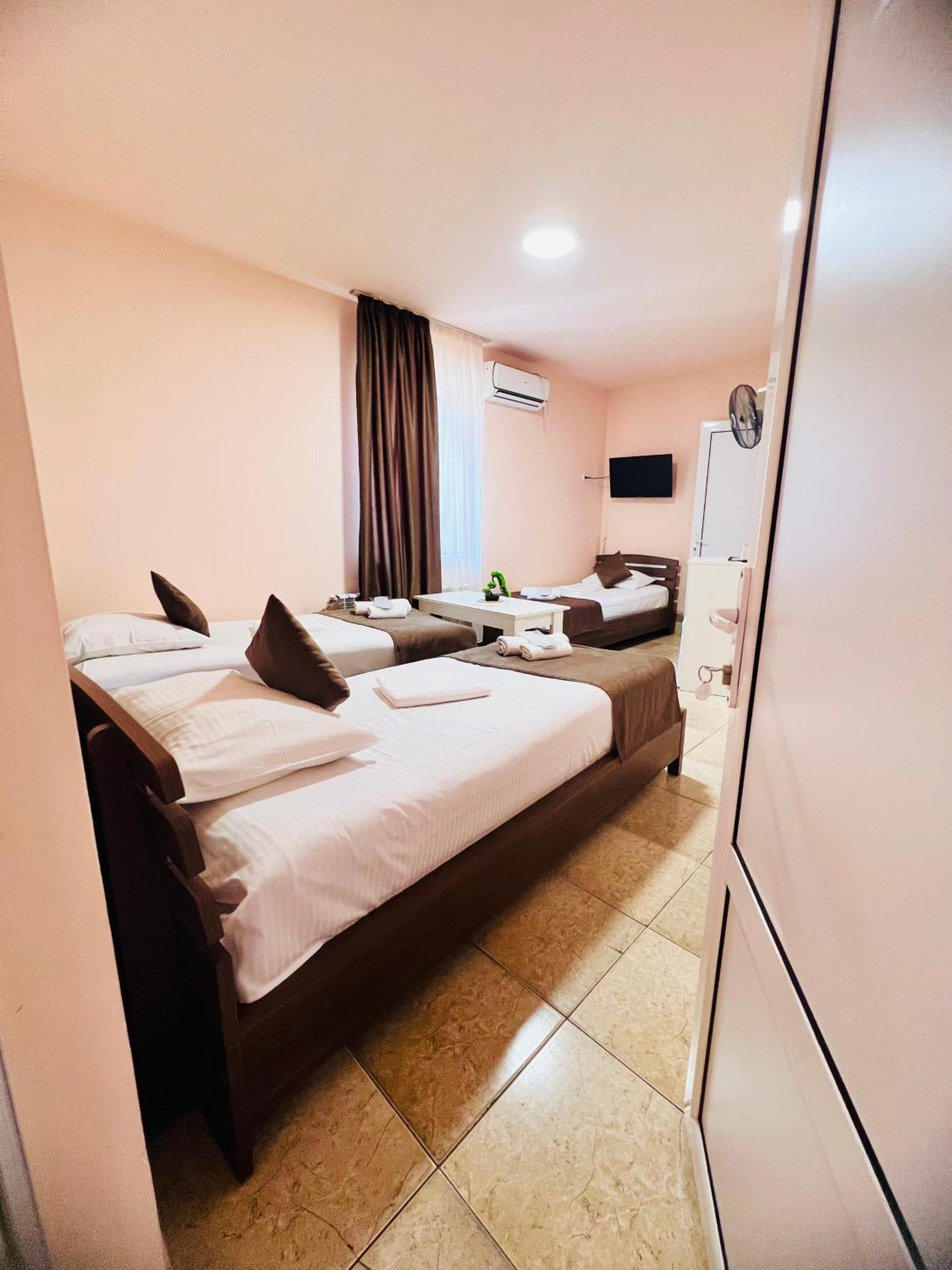 Marnar Hotel 耶烈万 外观 照片