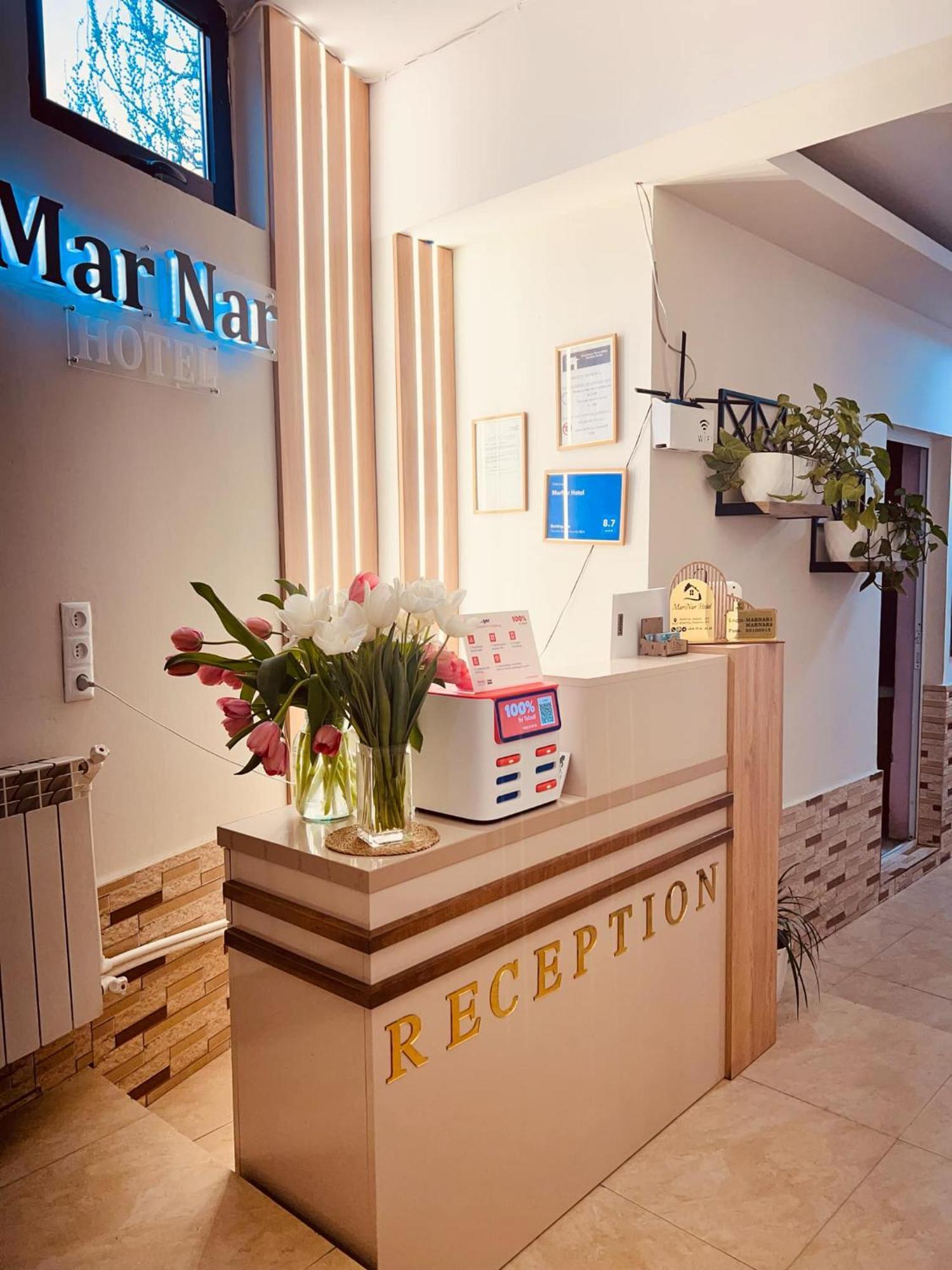 Marnar Hotel 耶烈万 外观 照片